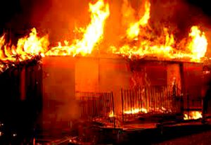 Read more about the article Fire ravages several shops at Buokrom in Kumasi