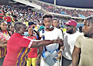 Read more about the article PHOTOS: Chelsea’s UEFA Champions League winning star Hudson Odoi supports his father’s former club Hearts of Oak in Ghana Premier League clash with Olympics