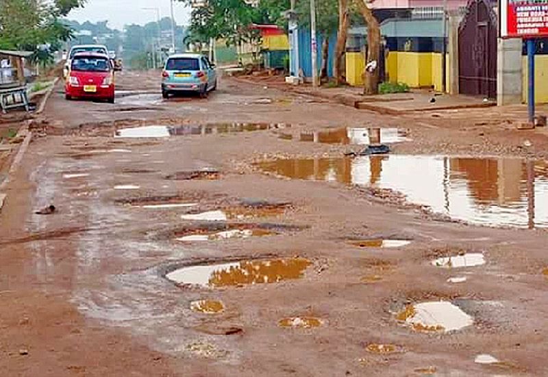 You are currently viewing A/R: Commuters in Kwanwoma district rant over bad roads