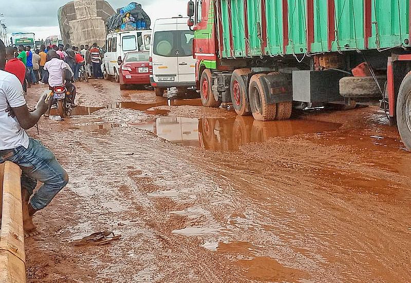 You are currently viewing Damaged Buipe Toll Bridge road leaves passengers stranded