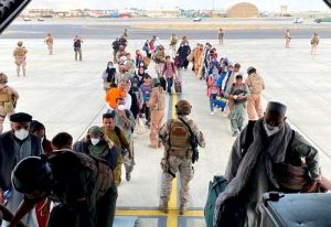 Read more about the article Afghanistan crisis: Chaos at Kabul airport amid scramble to evacuate