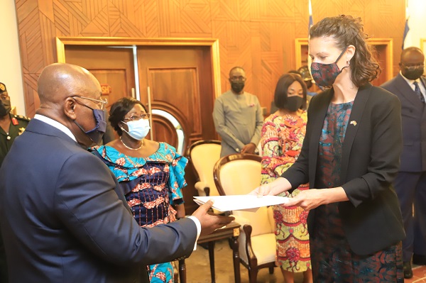 You are currently viewing President Akufo-Addo receives credentials of five envoys