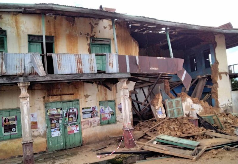 You are currently viewing Fire consumes Akyem Oda Chief Palace