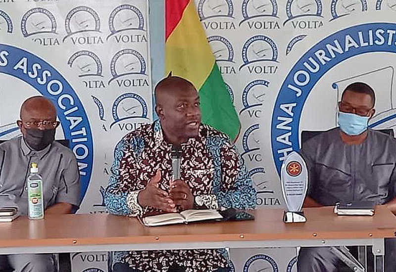 You are currently viewing Bear with us on the border closure – Oppong Nkrumah