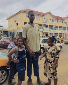 Read more about the article Tallest man in Volta lands ambassadorial contract with Twellium Industrial Company