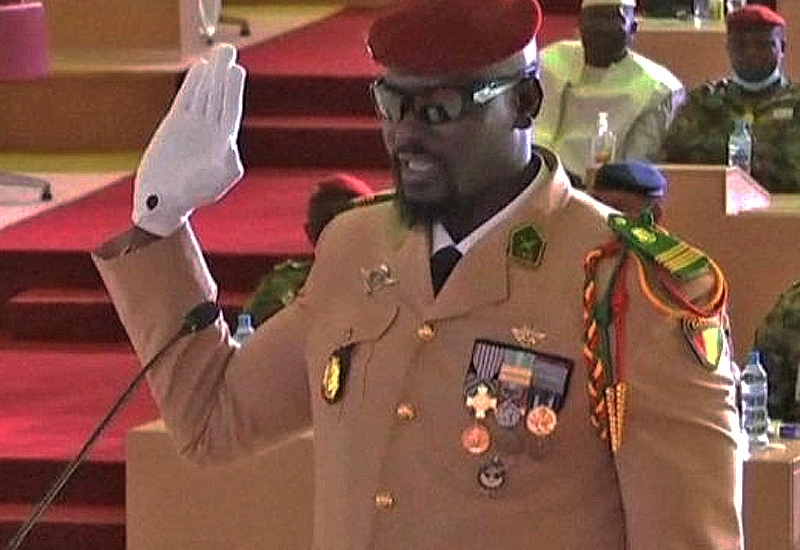 You are currently viewing Guinea coup leader sworn in