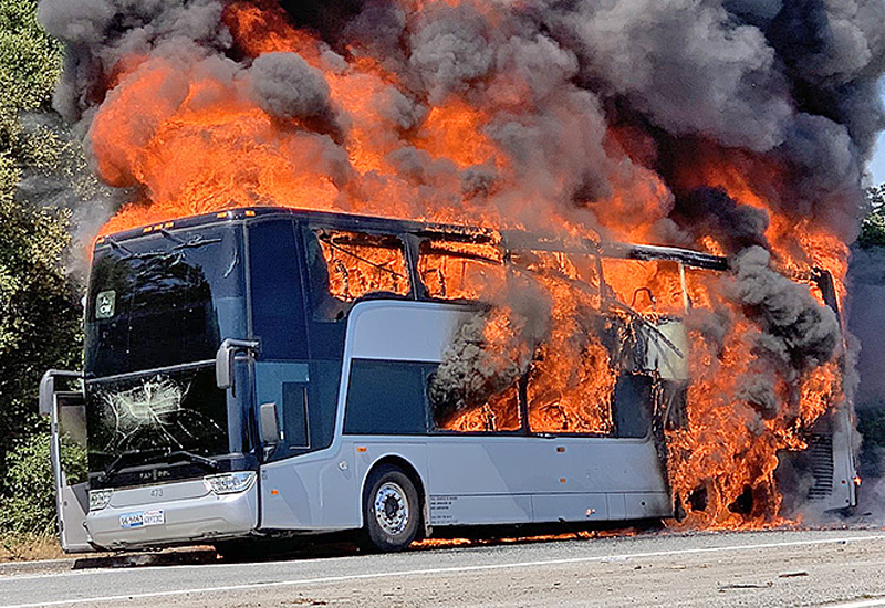 You are currently viewing A/R: Bus in flames after crashing into Kia truck at Akumadan