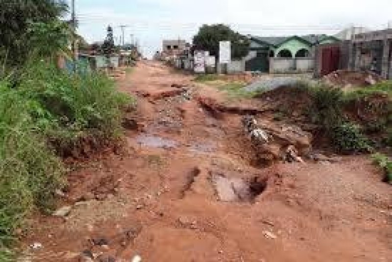 You are currently viewing Residents and drivers at Ntiribuoho lament over poor roads