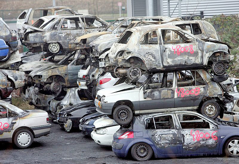 You are currently viewing 874 cars burned in French New Year’s celebrations, down from pre-pandemic