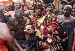 Read more about the article Otumfuo becomes the second Asantehene in History to have wore Batakari Kɛseɛ