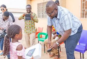 Read more about the article Asenso Boakye visits 8yr old girl in a viral video criticising him and his gov’t