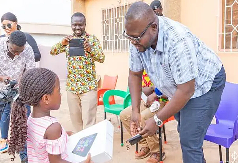 You are currently viewing Asenso Boakye visits 8yr old girl in a viral video criticising him and his gov’t