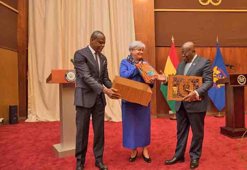 You are currently viewing Outgoing US Ambassador to Ghana honoured with State Grand Medal