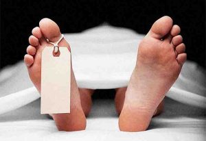 Read more about the article Dunkwa: Man drops dead in Akpeteshie drinking competition; contender hospitalized