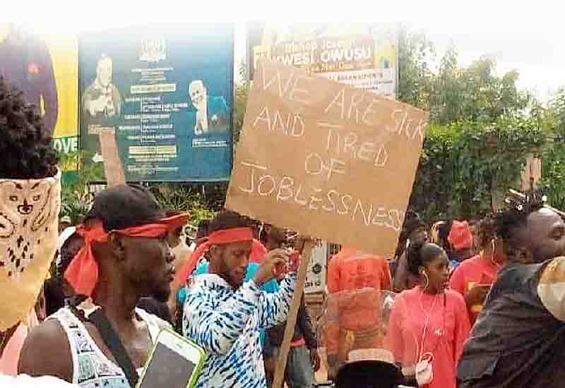 You are currently viewing “We’re sick and tired of joblessness” – Obuasi youth demonstrate over unemployment