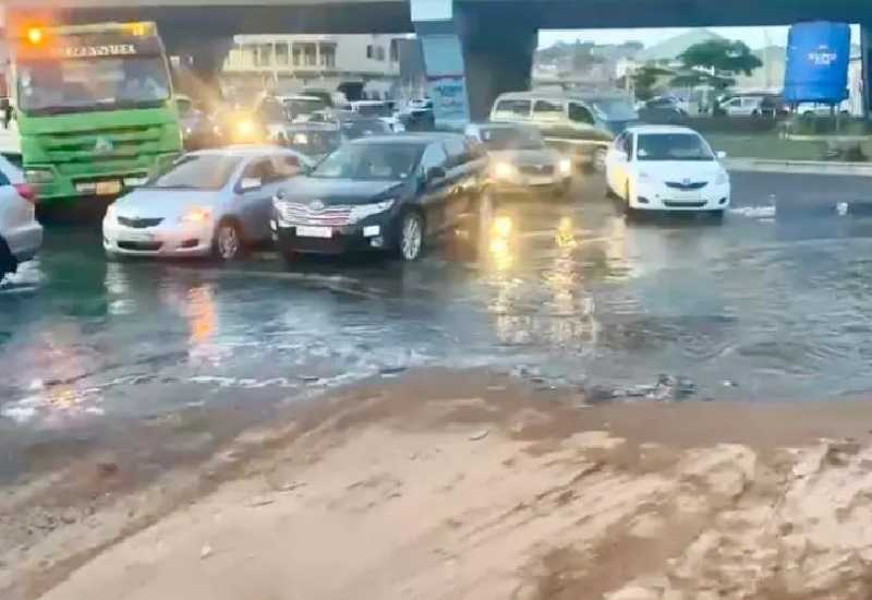 You are currently viewing Ofankor barrier floods: Residents, traders laud MCE for addressing situation