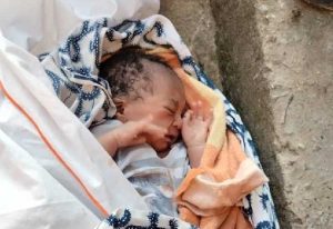 Read more about the article Woman dumps baby at Pastor’s doorstep