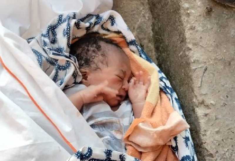 You are currently viewing Woman dumps baby at Pastor’s doorstep