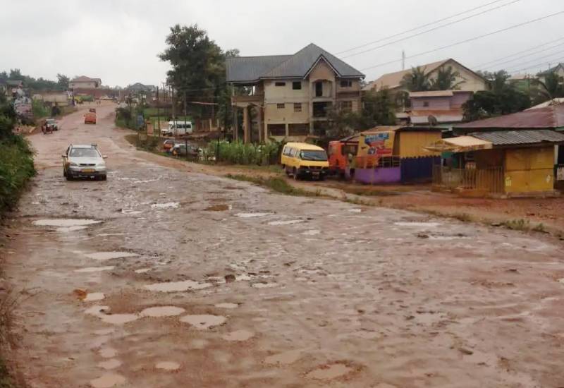 You are currently viewing Contractors abandon Kumasi-Obuasi road expansion project, motorists worried