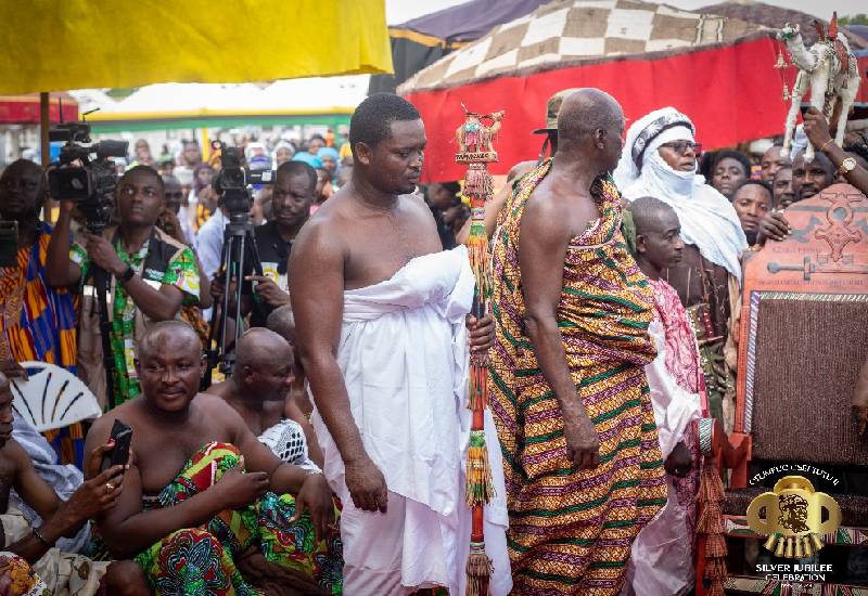 Read more about the article Cultural collaboration: Asanteman and Zongo Development Chiefs present Asantehene with Majestic Horse