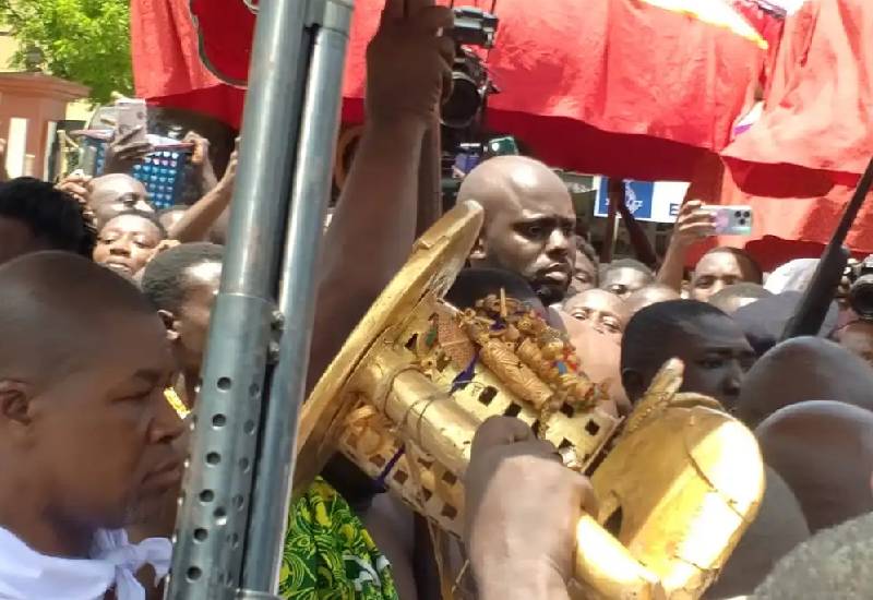 You are currently viewing “Sikadwa Kofi”: The Golden Stool on display as Otumfuo Osei Tutu ll climaxes Silver Jubilee