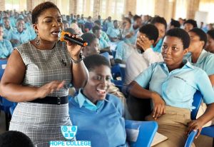 Read more about the article Dr. Rosemond Aboagye inspires Hope College students with remarkable life journey